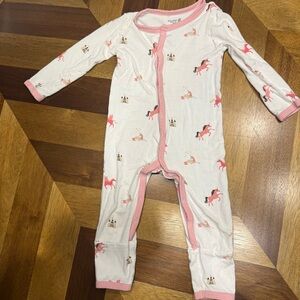 Kyte BABY White and Pink Unicorn Footie